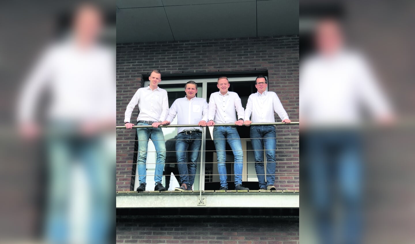De adviseurs van Cre8Kitchen en Badkamerwarenhuis. V.l.n.r.: Wietse Kuipers, Albert Veenstra, Koen Kuipers en Remco van der Iest.