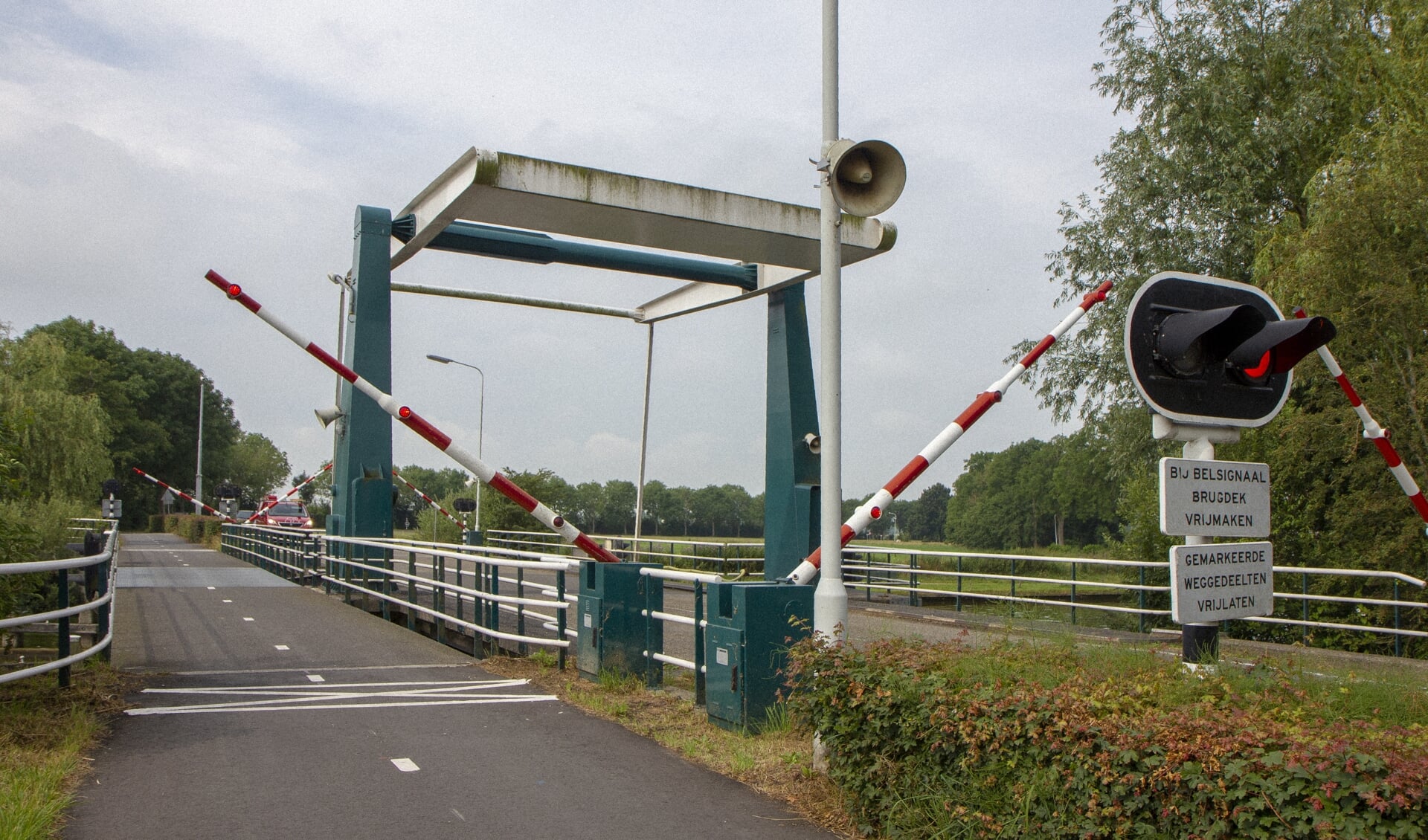 De brug over de Lits bij Eastermar is zestig jaar oud en zowel financieel alstechnisch afgeschreven.