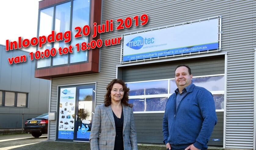 Annamarie van der Bij en Jelle Booi heten iedereen welkom tijdens de inloopdag op 20 juli.