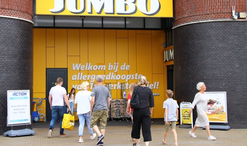Jumbo Burgum breidt de openingstijden op zondag uit.