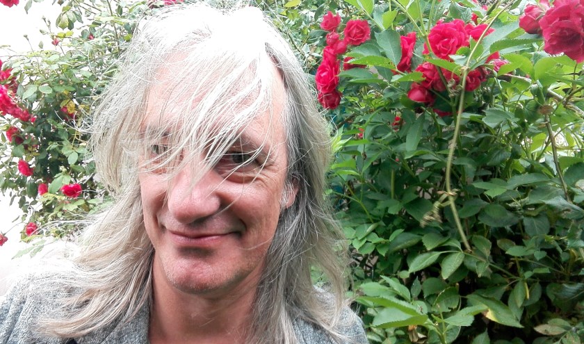 Gemeentedichter Mark Spijkers is de organisator van de Poëtische Pop-up Picknick.