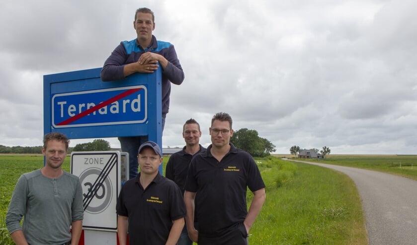 De organisatie: Hendrik Talsma, Anton Keegstra, Mattijs Boltjes, Hendrik Bauke Boltjes en er boven Gosse Reinder Kingma. Organisatoren die niet op de foto staan zijn Johannes de Groot, Hedzer Prins en Frans van der Heide.