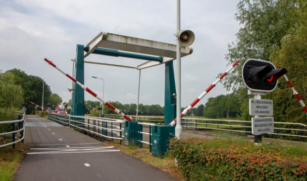<p>De brug bij Eastermar ligt op de fietsroute rond de Burgumermar, zaterdag 4 september.</p>