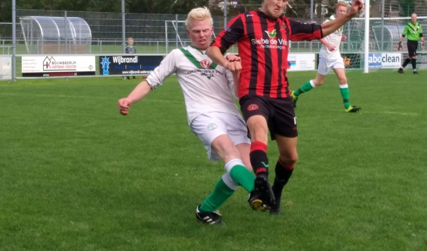 VV Warga (wit-groene tenues) was niet op schot tegen Read Swart.