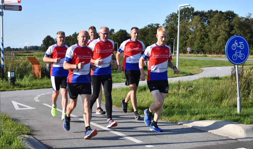 Loopclub Burgum organiseert de Weidesompewâldrin. Zes ledenverkennen een stukje van de route.