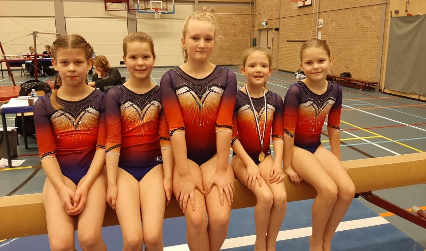 V.l.n.r. de turnsters Agnes van der Zaag, Lotte Werkhoven, Senna Veenstra, Miriam Woudstra en Kaylee van Dijk.