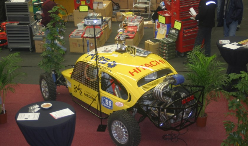 Er zijn verschillende race-auto's te zien op de autosportbeurs in Drachten.