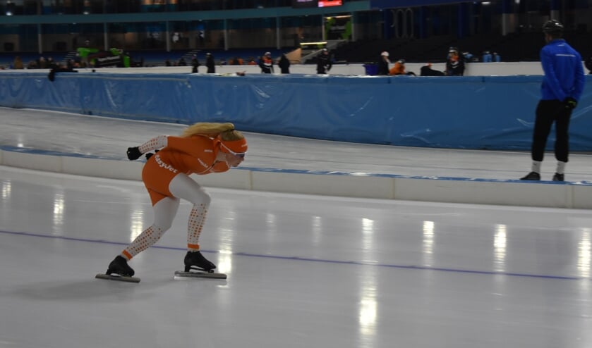 Schaatsster Marijke Groenewoud in training op Thialf-ijs. Deze week schaatst ze tweemaal op de Weissensee.