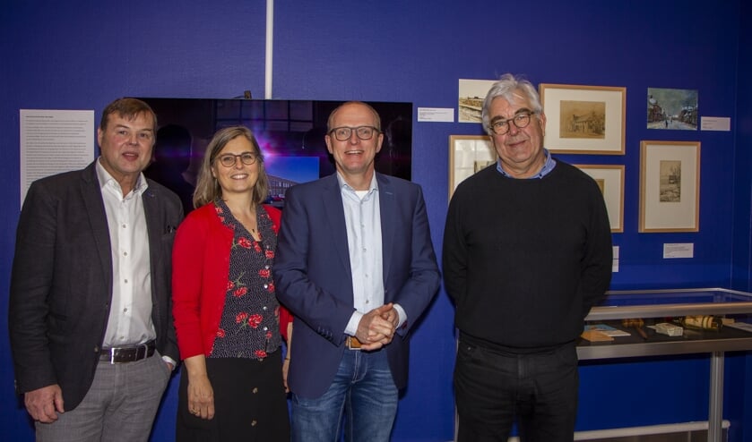 Voorzitter van Ha & Ie Douwe Blom, directeur van Museum Dr8888 Nieske Ketelaar, wethouder van Smallingerland Robert Bakker en bestuurslid van Smelne´s Erfskip Lolke Schurer. Bekijk ook het ActiefPlus-filmpje met je app.