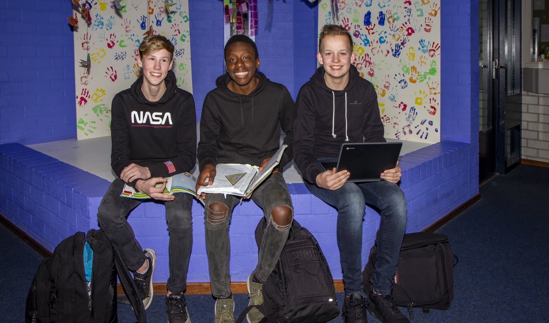 Klaas-Pieter, Méthode en Mike zitten met veel plezier op De Saad in Damwâld.Woensdag 5 februari heeft deze school een open avond.