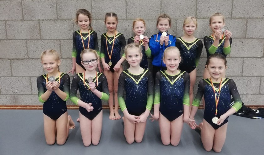 Boven: Ilse de Vries, Lieke van der Veen, Silke Vrieswijk, Elyze Wierda, Trienke Hiemstra, Annet Tilma.
Onder: Janna Bandstra, Meike Tea Douma, Sylke Ytsje Hamstra, Benthe Stortelers, Silke Wiersma