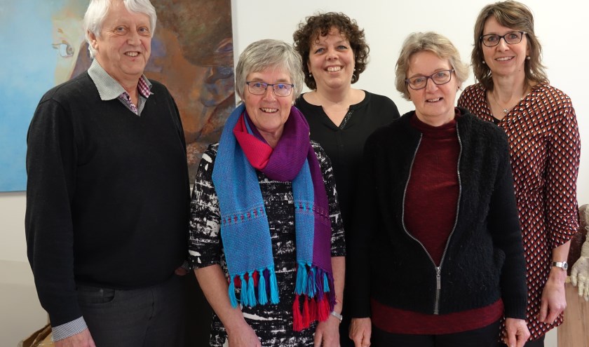 V.l.n.r.: Wim Megens, Greet Louissen, Lysbeth Vellinga, Tineke van Steinvoorn en Ankie van der Veen.