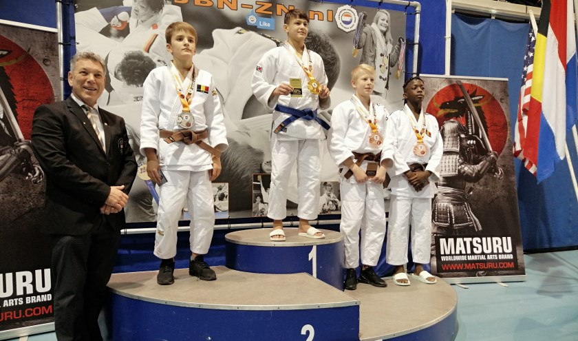 Het podium met tweede van rechts Mark Klokman.