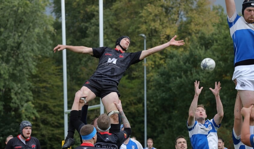 <p>Een spectaculair spelmoment in de wedstrijd van Rugbyclub Drachten.</p>