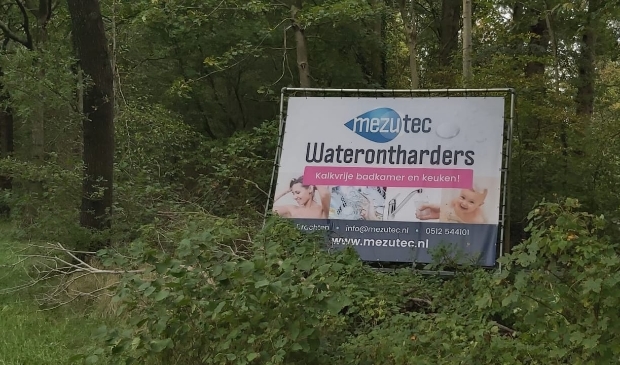 <p>Aan de Sweachsterwei bij Beetsterzwaag staat een nieuw<br>reclamebord van Mezutec, dat filialen heeft in Zuidwolde en Drachten.</p>
