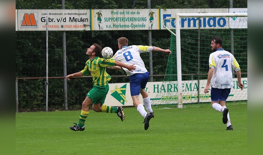 VV Harkema-Opeinde (links) won nipt van WTOC.
