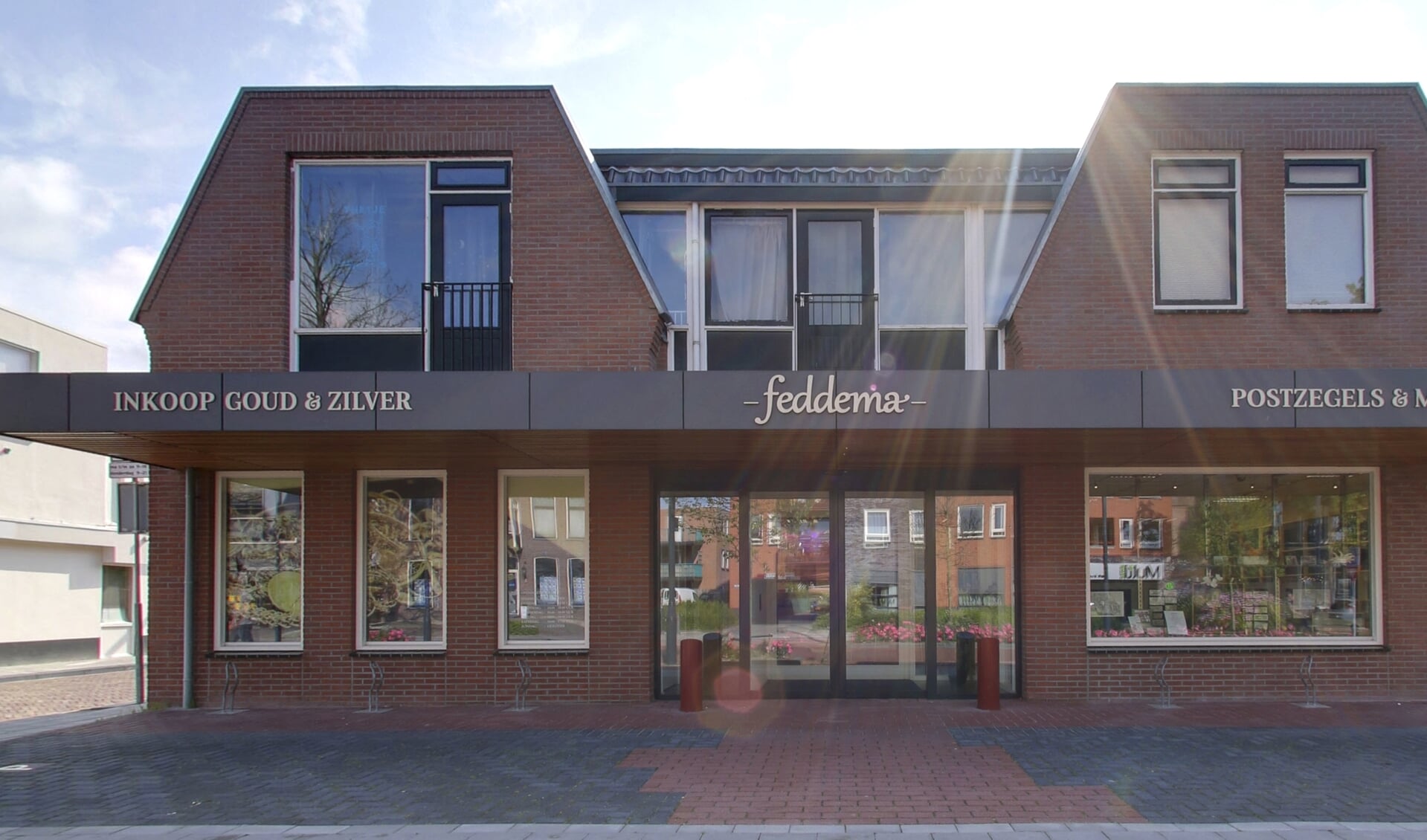 De winkel van Feddema Postzegels, Munten, Goud & Zilver aan de Stationsweg 38 in Drachten.