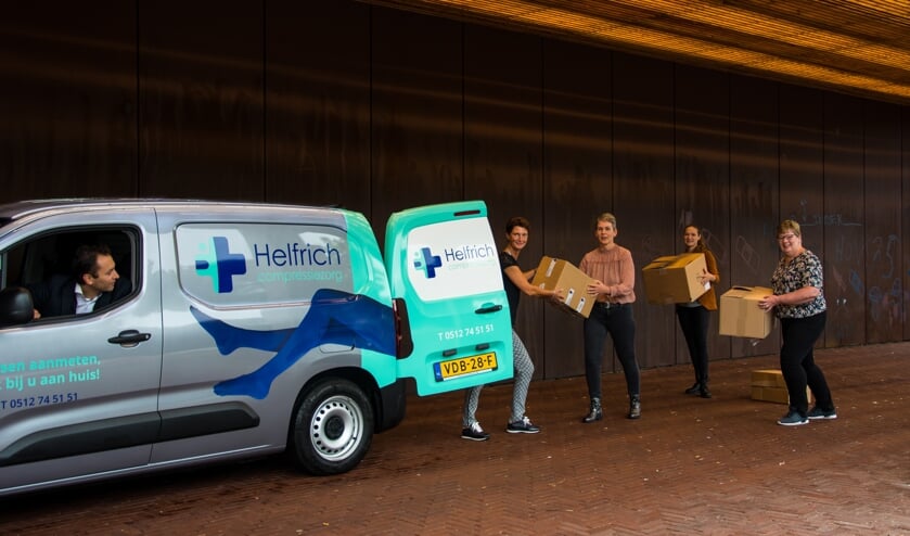 <p>De verhuizing is achter de rug. De bus kan nu weer gebruikt worden voor het aanmeten van kousen bij cliënten thuis.</p>