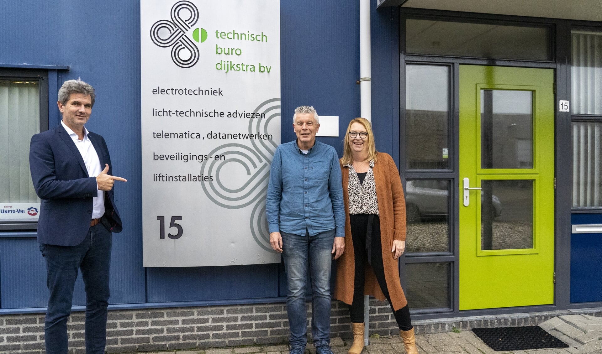 Voor Jan Tabak van Apuls Cijfers & Advies (links) staan zijn klanten centraal, zo ook Albert en Karin Dijkstra (rechts) van Technisch Buro Dijkstra BV.