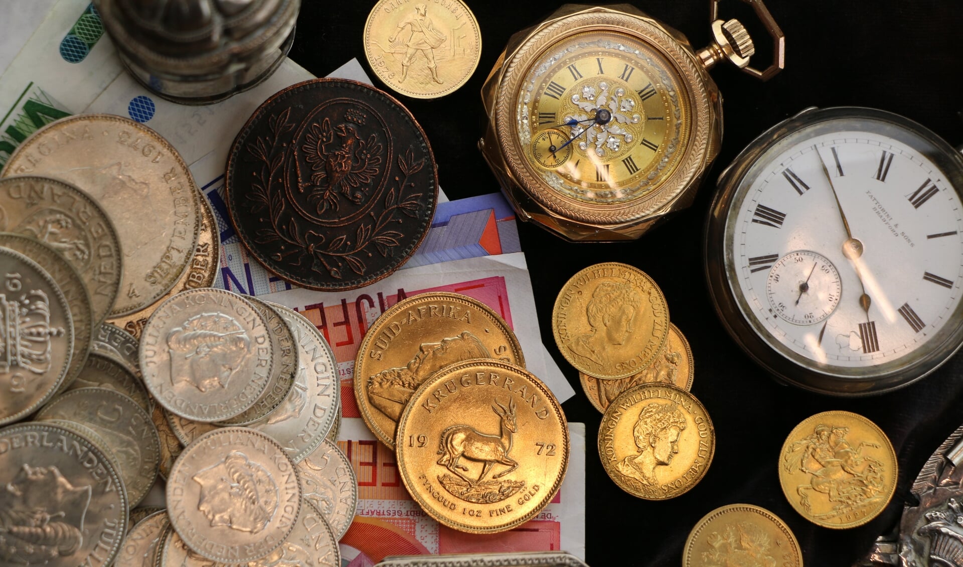 Feddema Goud en Zilverhandel in Drachten is breed geïnteresseerd: uw sieraden, zakhorloges, munten, penningen en bankbiljetten zijn geld waard.