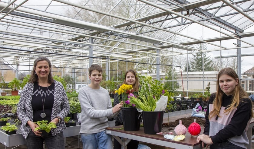 Het Nordwin College is behalve een Gezonde School, ook ECO-school, dus er is veel aandacht voor milieu- en klimaatzaken. Docent Greetje Cnossen (links op de foto die werd gemaakt in de schoolkas) werd in 2017 als eerste uitgeroepen tot meest duurzame docent in het voortgezet onderwijs.