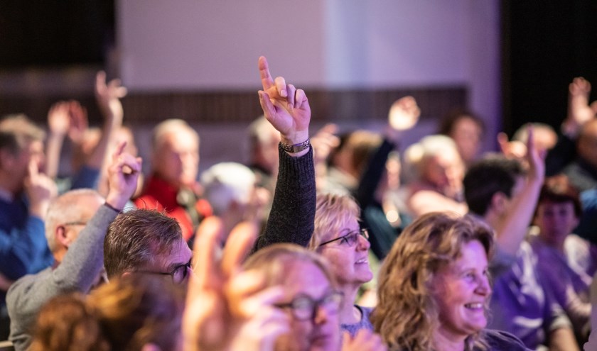 Twirre bijeenkomst in de Theaterkerk in Nes.
