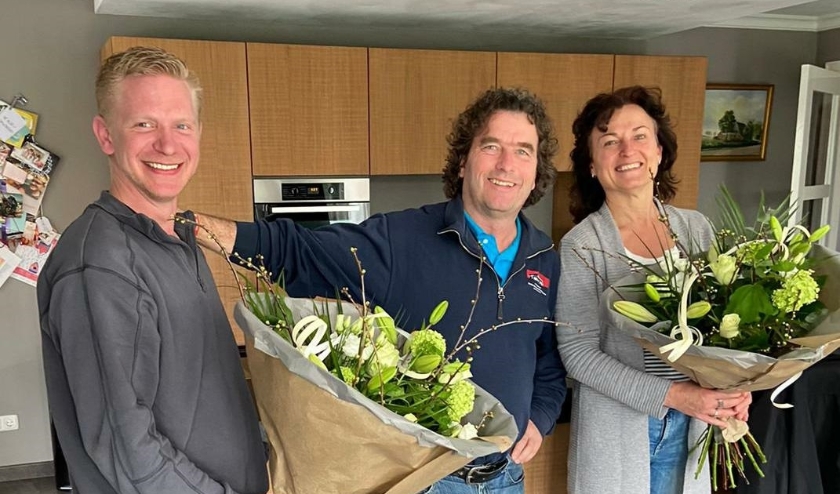 Jochum Hekstra samen met Anne en Vera Woudstra.