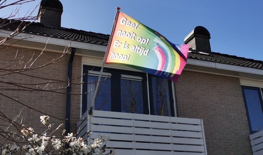 De vlag is al 150 keer verkocht.