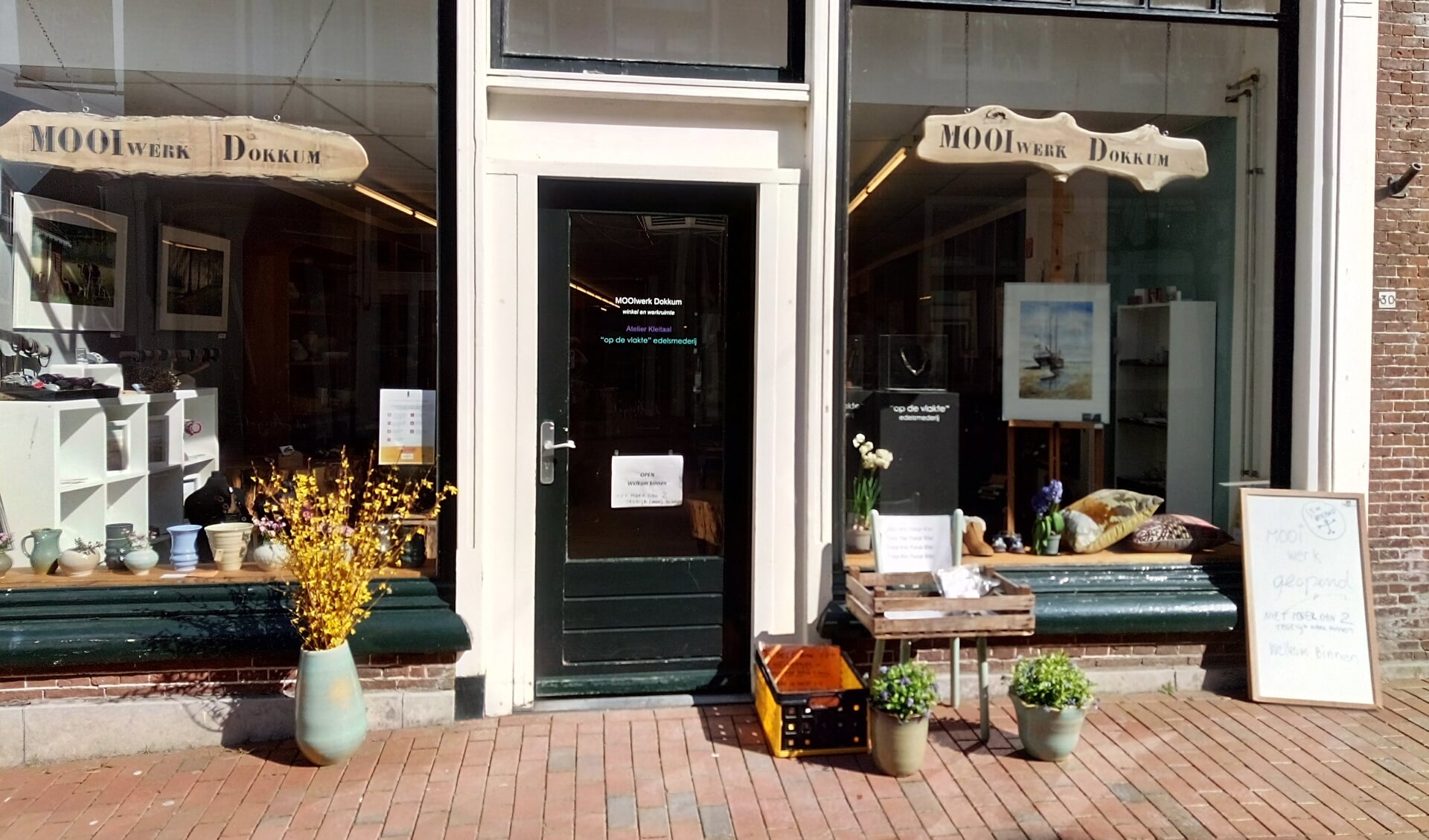 De winkel van MOOIwerk aan de Hoogstraat in Dokkum gaat 
sluiten.