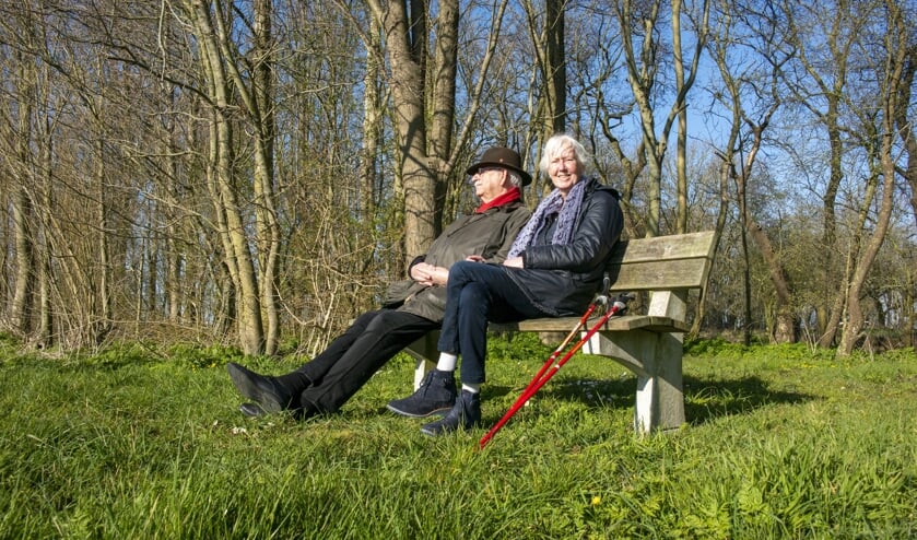 Pasen wordt gevierd met kerkdiensten, paasconcerten en voorjaarsbloemen. Marinus en José uit Hegebeintum proberen geregeld een ommetje te maken vanuit huis. "En dan zit het hier zo heerlijk", zegt José.