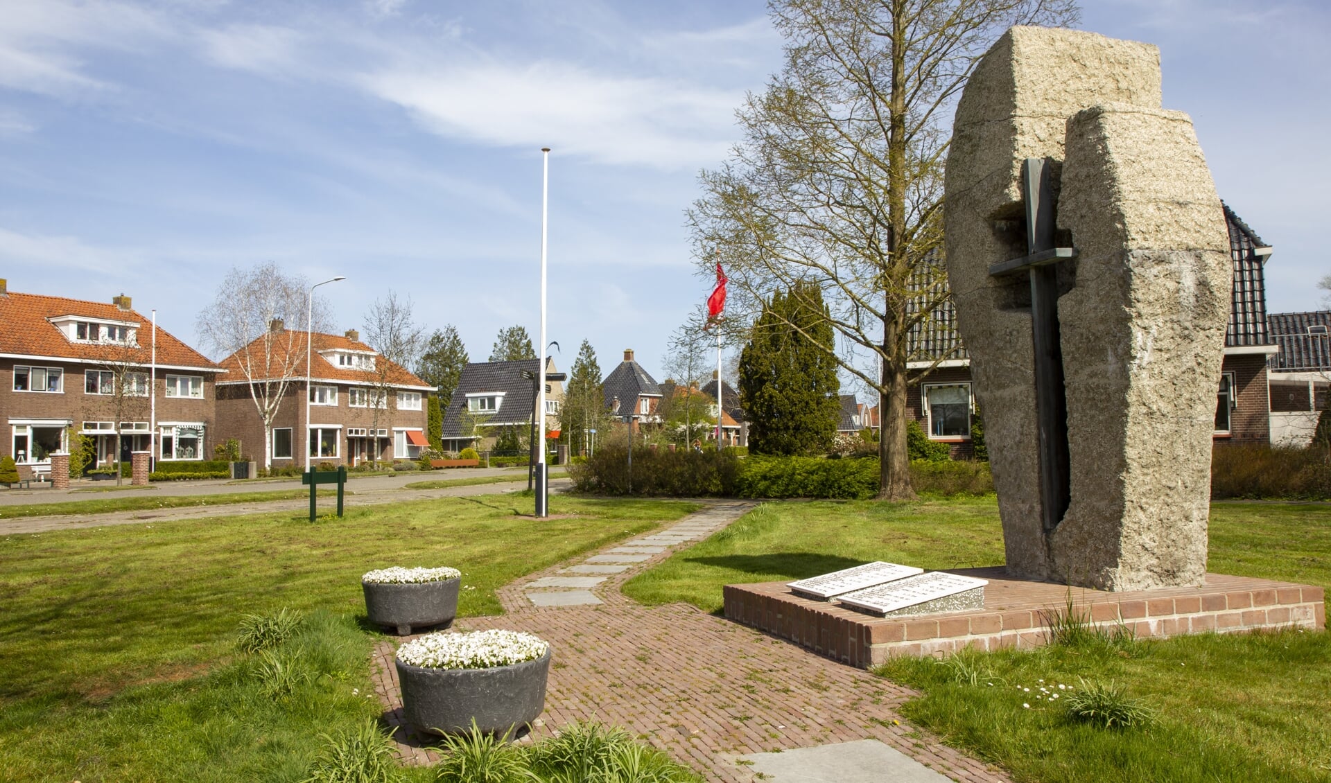 Het monument aan de Woudweg in Dokkum.