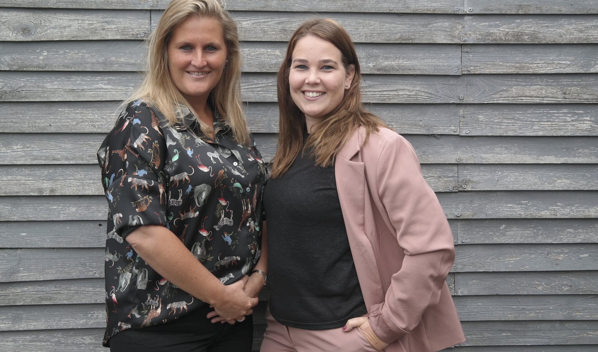 De bewindvoerders Hannie de Jong (36) en Nathalie Wesselius (28) starten per 1 juni een nieuw kantoor in Drachten: Schakel in Bewind. 