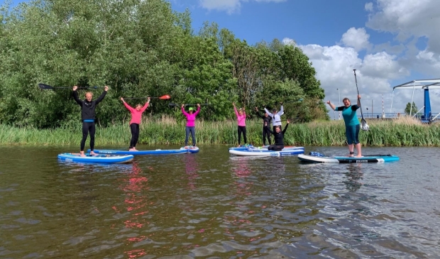 Watersportliefhebbers kunnen kennismaken met suppen.