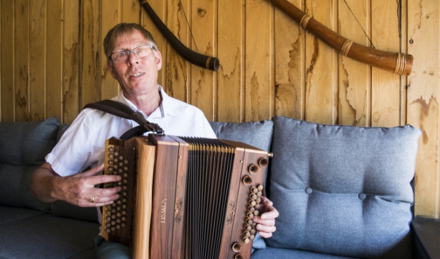 Pieter van der Veen uit Augustinusga organiseert zaterdag de harmonikadag in
Harkema. Na aanmelden zijn muzikanten en bezoekers welkom.