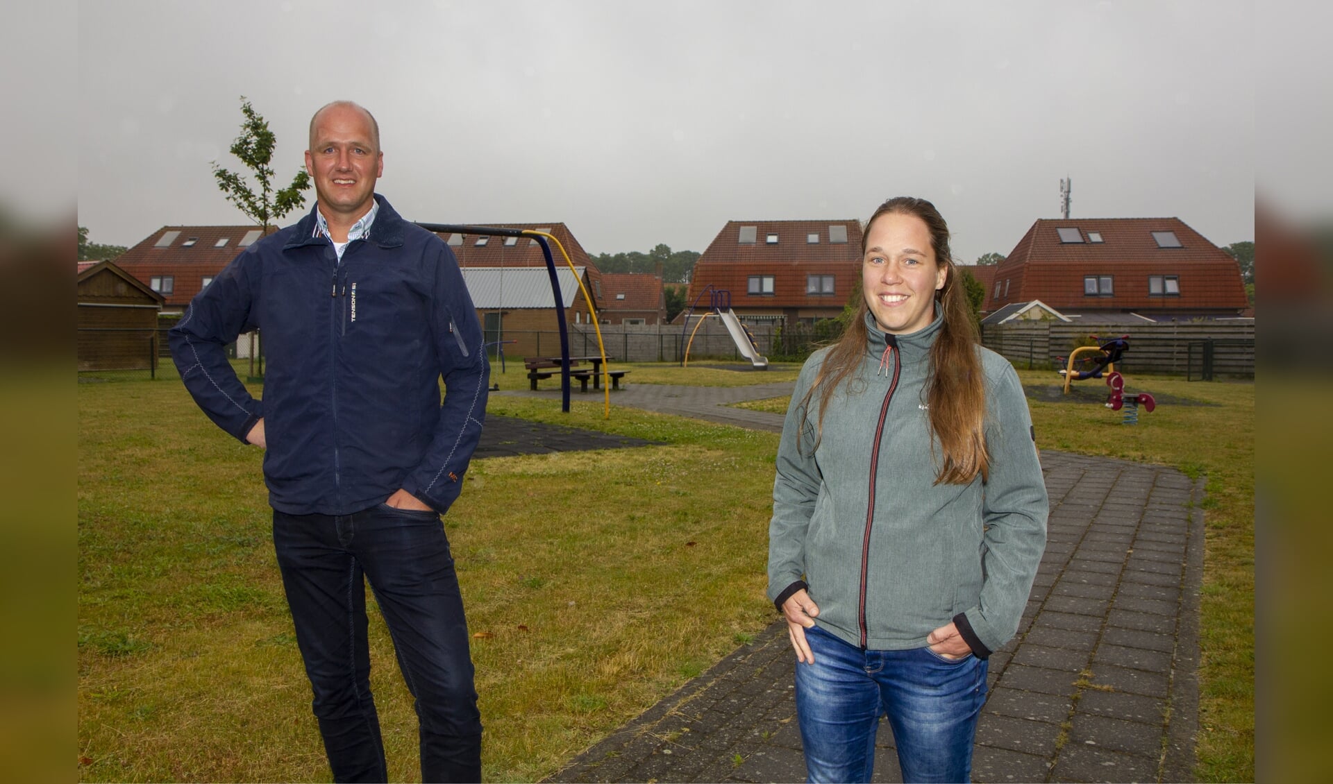 Arnoud Haitsma en Tineke Hoekstra van Dorpsbelang Holwerd zitten beiden in de werkgroep die zich sterk maakt voor een mooiere speeltuin in het dorp. 