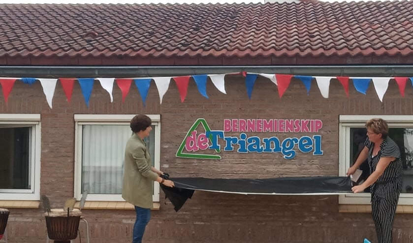De onthulling van de nieuwe naam.