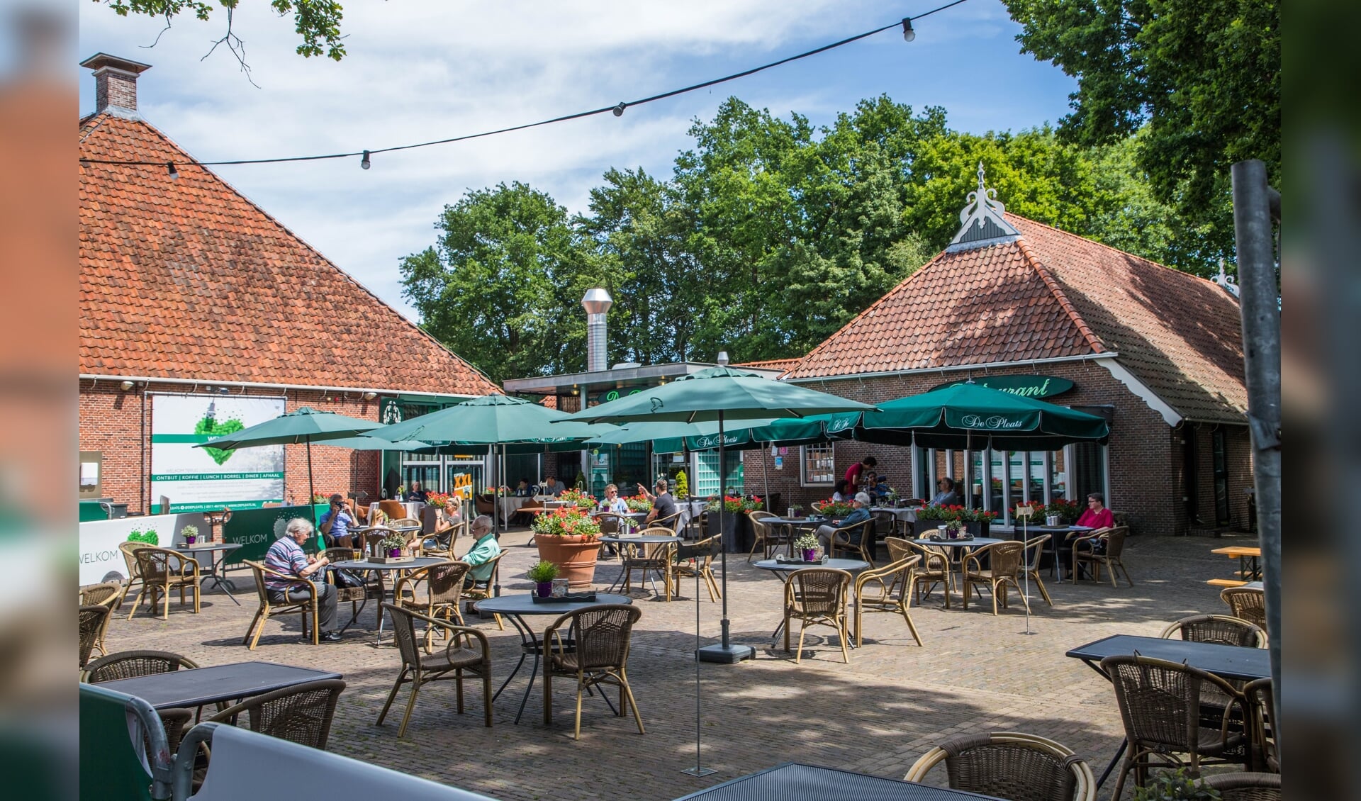 Het terras van De Pleats in Burgum op een archieffoto.