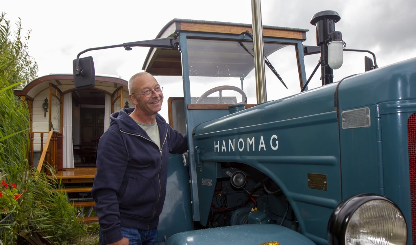 Het restaureren en gebruiken van
historische landbouwvoertuigen
is een hobby van Ed.