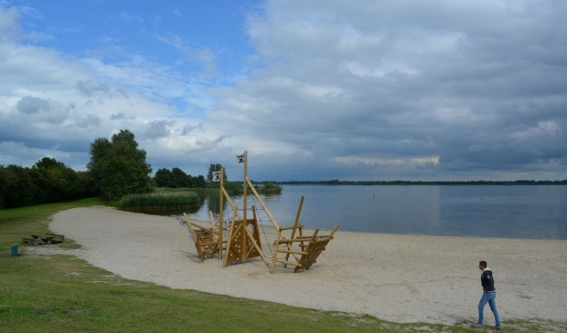 Rondom de Burgumer Mar zijn mooie fiets- en wandeltochten te maken. Vertrek vanaf de Schierstins in Feanwâlden.