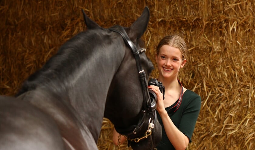 De grootste passie van prijswinnaar Naomi Verbunt is het fotograferen van paarden.
