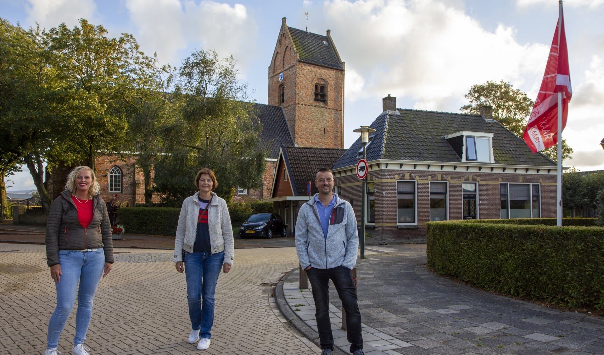Renske de Weger, Janneke Themmen en Klaas Jensma zijn enthousiast over hun woonplaats in Noardeast-Fryslân, Oosternijkerk.