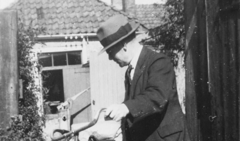 Jan Steegstra begon vandaag precies
80 jaar geleden zijn eigen drukkerij achter het pand Schoolstraat 72 in Burgum.