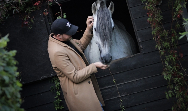 Us Wurkplak is een dagbestedingslocatie voor maximaal
vier cliënten die houden van werken met paarden.