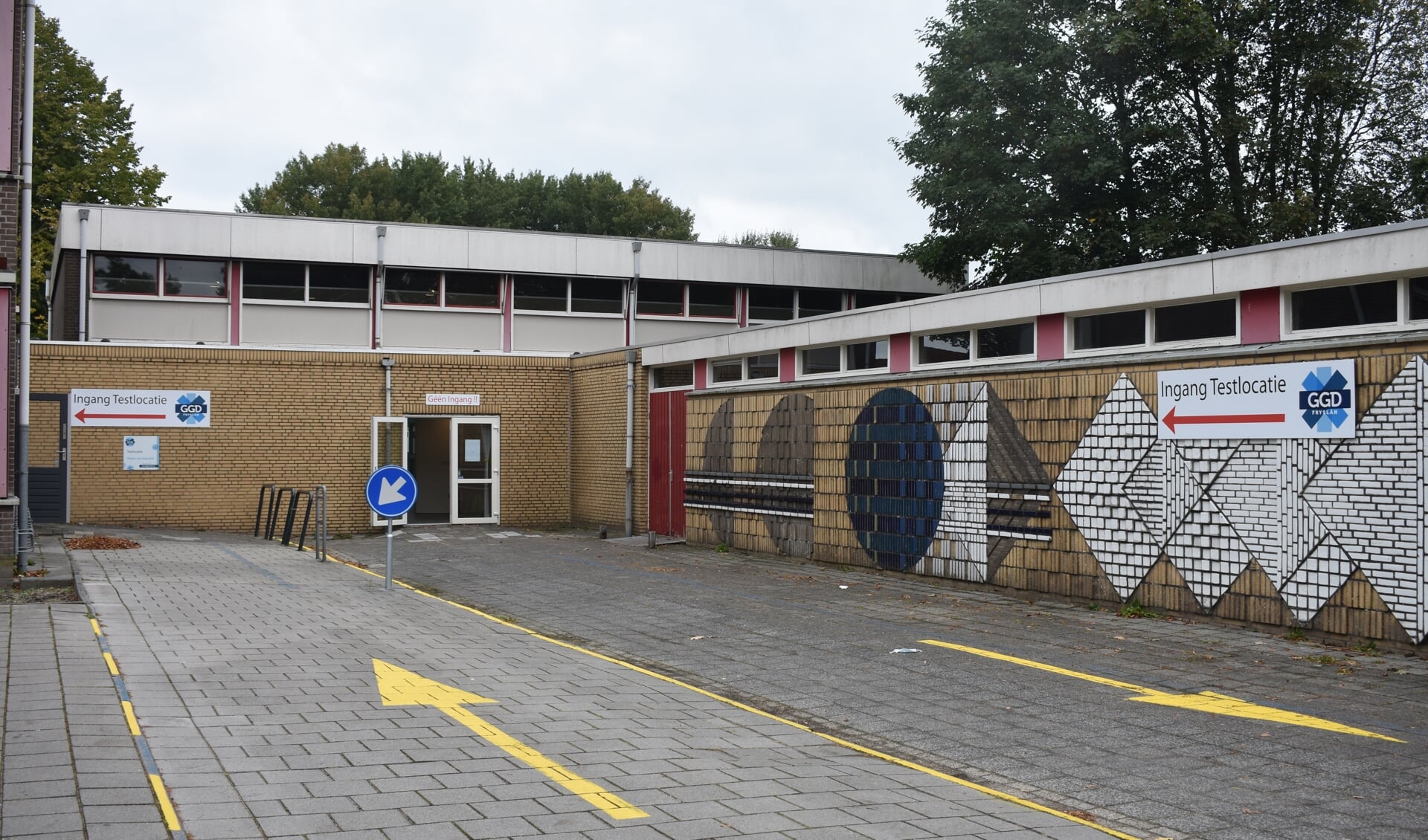 Eikesingel 62 in Drachten, waar voorheen het Gomaruscollege gevestigd was, komt wellicht in aanmerking voor sloop en woningbouw. Recentelijk werd het bijgebouw gebruikt als GGD-testlocatie vanwege het coronavirus.