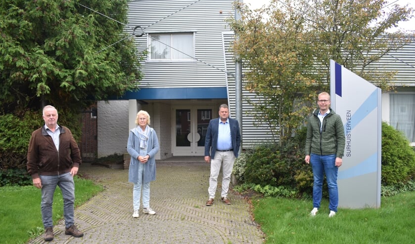 V.l.n.r., voor de oude MAVO: Sietze Hoekstra, Anneke van Dellen, Pieter Nicolai en Albert Bijma. Sietze Bijker en Bouke Baron waren verhinderd.