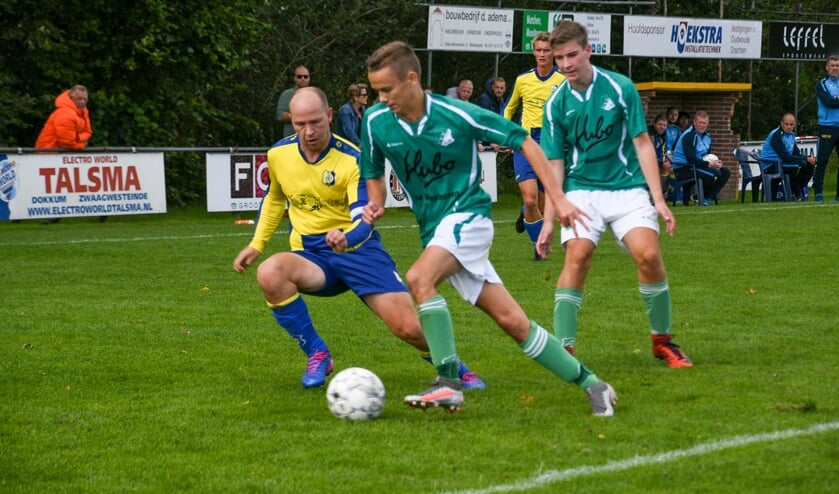 Vijf minuten voor tijd scoorde VVT (groen-witte tenues) de winnende treffer.