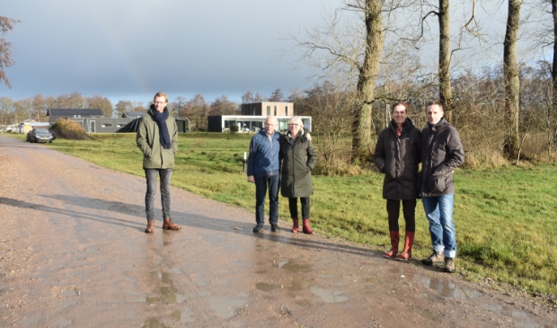 V.l.n.r.: Gerrit Dijkstra, Cor van Staveren, Marianne van Staveren, Paula Zijda en Rob Laan.