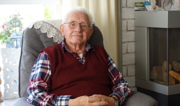 <p>Ondanks de vele afscheidstournees had Teake van der Meer het gevoel dat hij niet goed afscheid heeft kunnen nemen. Daarom wilde hij door middel van dit artikel in de krant iedereen bedanken. "Dankewol foar it fertrouwen dat ik altyd krigen ha. It is in wûnder dat ik as ‘jonkje út De Westereen’ dit dwaan mocht. Sûnder it publyk wie ik neat. Bedankt!"</p>