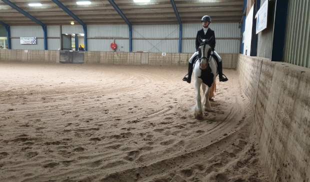 <p>Fardau met Joan.</p>