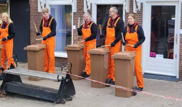 <p>Met afvalcontainers kun je muziek maken, althans drumbandmuziek.</p>
